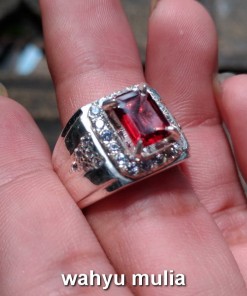 batu cincin warna merah namanya garnet natural alam dijual