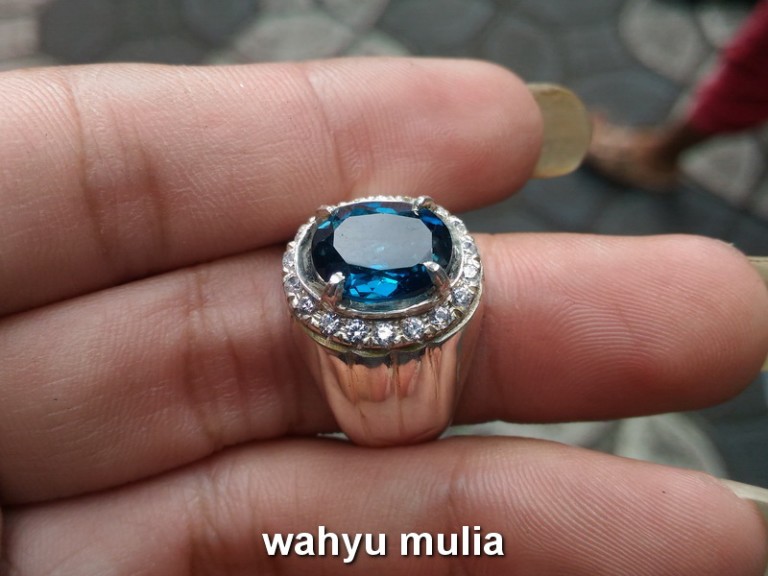 Batu Permata London Blue Topaz Natural Asli (kode:700) - Wahyu Mulia