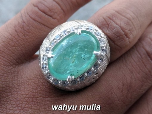 gambar batu emerald beryl zamrud jumbo kualitas bagus