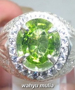cincin batu peridot hijau