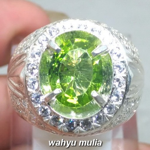 cincin batu peridot hijau