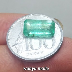 foto Batu Permata Emerald Zamrud Colombia Hijau Kotak HQ Asli ciri harga khasiat memo sertifikat_4