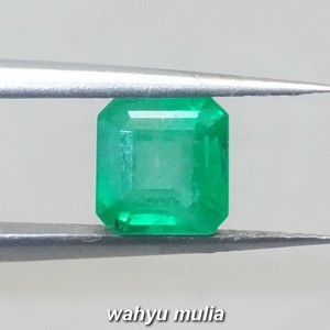 foto Batu Zamrud Colombia Hijau Emerald Kotak Asli ciri harga khasiat palsu natural memo sertifikat_1