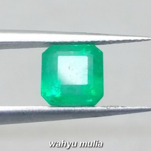 foto Batu Zamrud Colombia Hijau Emerald Kotak Asli ciri harga khasiat palsu natural memo sertifikat_2