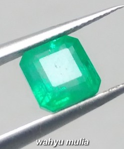 foto Batu Zamrud Colombia Hijau Emerald Kotak Asli ciri harga khasiat palsu natural memo sertifikat_3