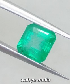 foto Batu Zamrud Colombia Hijau Emerald Kotak Asli ciri harga khasiat palsu natural memo sertifikat_4