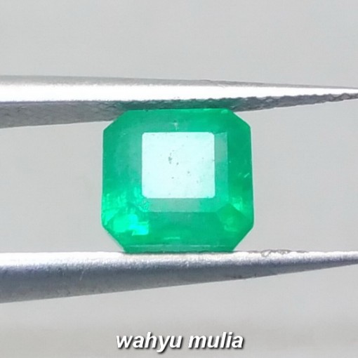 foto Batu Zamrud Colombia Hijau Emerald Kotak Asli ciri harga khasiat palsu natural memo sertifikat_5