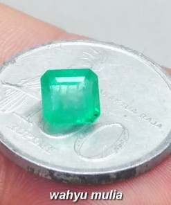 foto Batu Zamrud Colombia Hijau Emerald Kotak Asli ciri harga khasiat palsu natural memo sertifikat_6