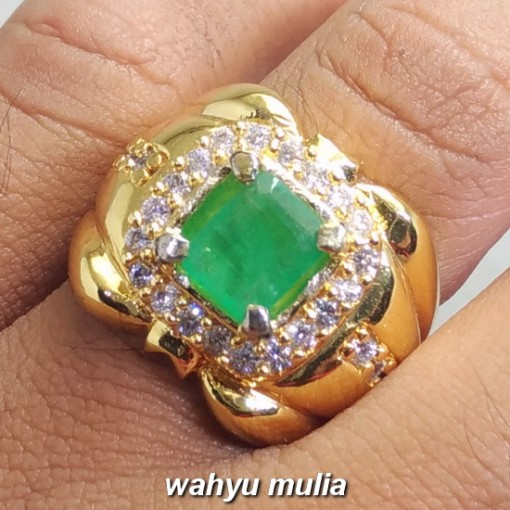 foto Batu Cincin Zamrud Colombia Kotak Emerald Beryl Bersertifikat Memo Asli natural bagus harga murah ciri khasiat jamrud_1