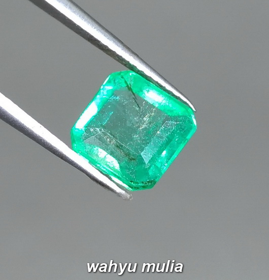 Batu natural Zamrud Hijau Emerald Beryl Colombia Kotak 