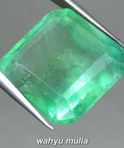 Foto Batu Permata Hijau Green Fluorite Rasa Zamrud Besar Asli bersertifikat arti ciri manfaat harga membedakan asal_1