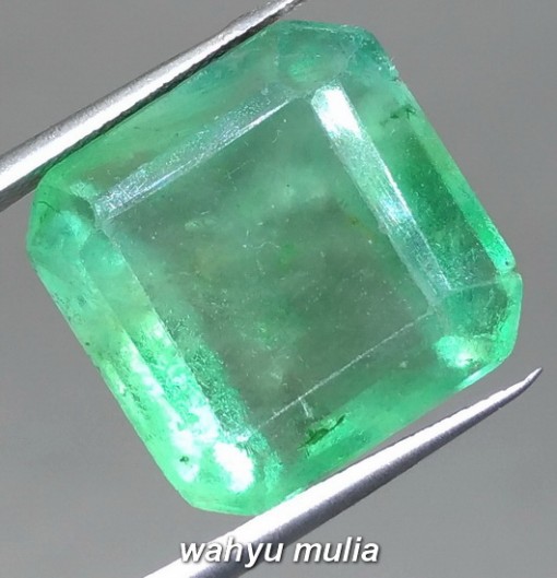 Foto Batu Permata Hijau Green Fluorite Rasa Zamrud Besar Asli bersertifikat arti ciri manfaat harga membedakan asal_2