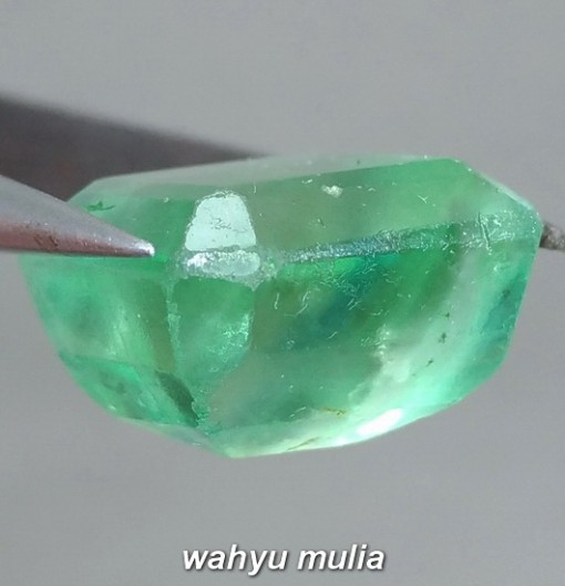 Foto Batu Permata Hijau Green Fluorite Rasa Zamrud Besar Asli bersertifikat arti ciri manfaat harga membedakan asal_3