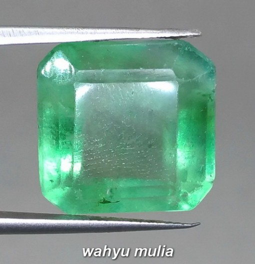 Foto Batu Permata Hijau Green Fluorite Rasa Zamrud Besar Asli bersertifikat arti ciri manfaat harga membedakan asal_5