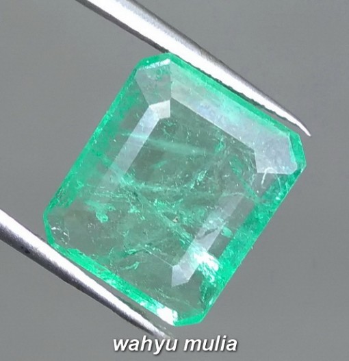 Gambar Batu Natural Emerald Beryl Zamrud Kolombia Kotak Asli bersertifikat rusia persegi cewek cowok ciri harga khasiat hijau tua muda kristal_1