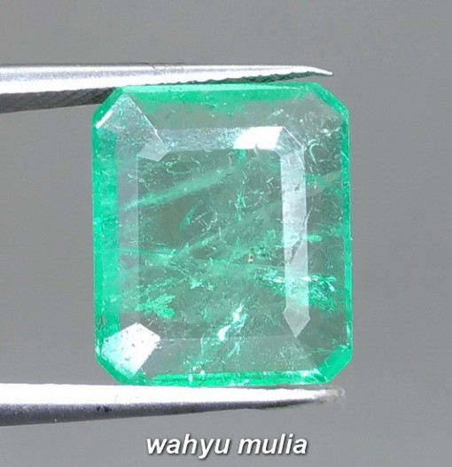 Gambar Batu Natural Emerald Beryl Zamrud Kolombia Kotak Asli bersertifikat rusia persegi cewek cowok ciri harga khasiat hijau tua muda kristal_3