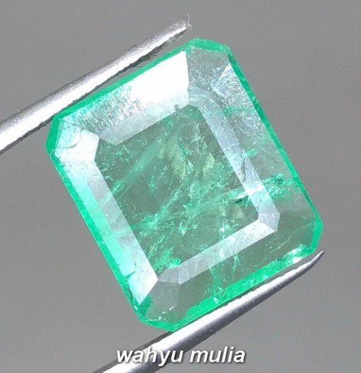 Gambar Batu Natural Emerald Beryl Zamrud Kolombia Kotak Asli bersertifikat rusia persegi cewek cowok ciri harga khasiat hijau tua muda kristal_5