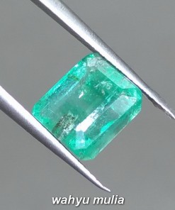 foto Batu Emerald Beryl Jamrud Colombia Kotak Asli bersertifikat hijau tua muda kristal bening bagus berkualitas top besar_1