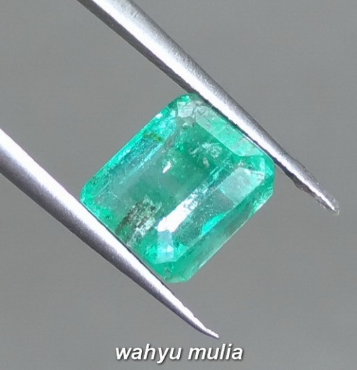 foto Batu Emerald Beryl Jamrud Colombia Kotak Asli bersertifikat hijau tua muda kristal bening bagus berkualitas top besar_1