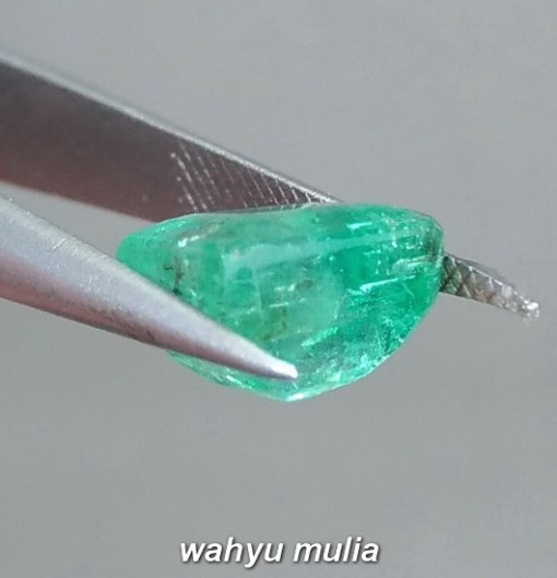 foto Batu Emerald Beryl Jamrud Colombia Kotak Asli bersertifikat hijau tua muda kristal bening bagus berkualitas top besar_3