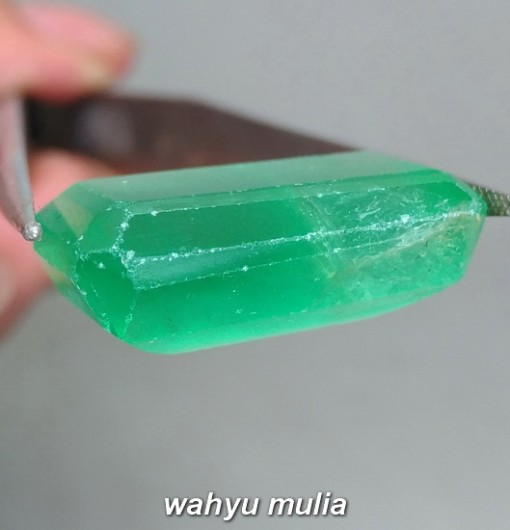 gambar Batu Natural Green Fluorite Hijau Rasa Zamrud Jumbo Asli bersertifikat berkhasiat berenergi tentang jenis harga manfaat_3