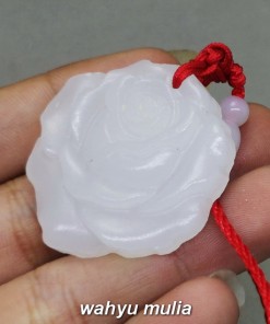 harga Pendant Batu Giok Putih Tali Merah Ukir Bunga Mawar Asli bersertifikat natural salju cina korea penyembuhan penyakit_1