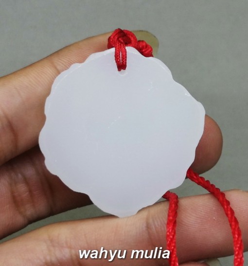 harga Pendant Batu Giok Putih Tali Merah Ukir Bunga Mawar Asli bersertifikat natural salju cina korea penyembuhan penyakit_3