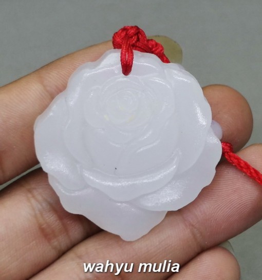 harga Pendant Batu Giok Putih Tali Merah Ukir Bunga Mawar Asli bersertifikat natural salju cina korea penyembuhan penyakit_5